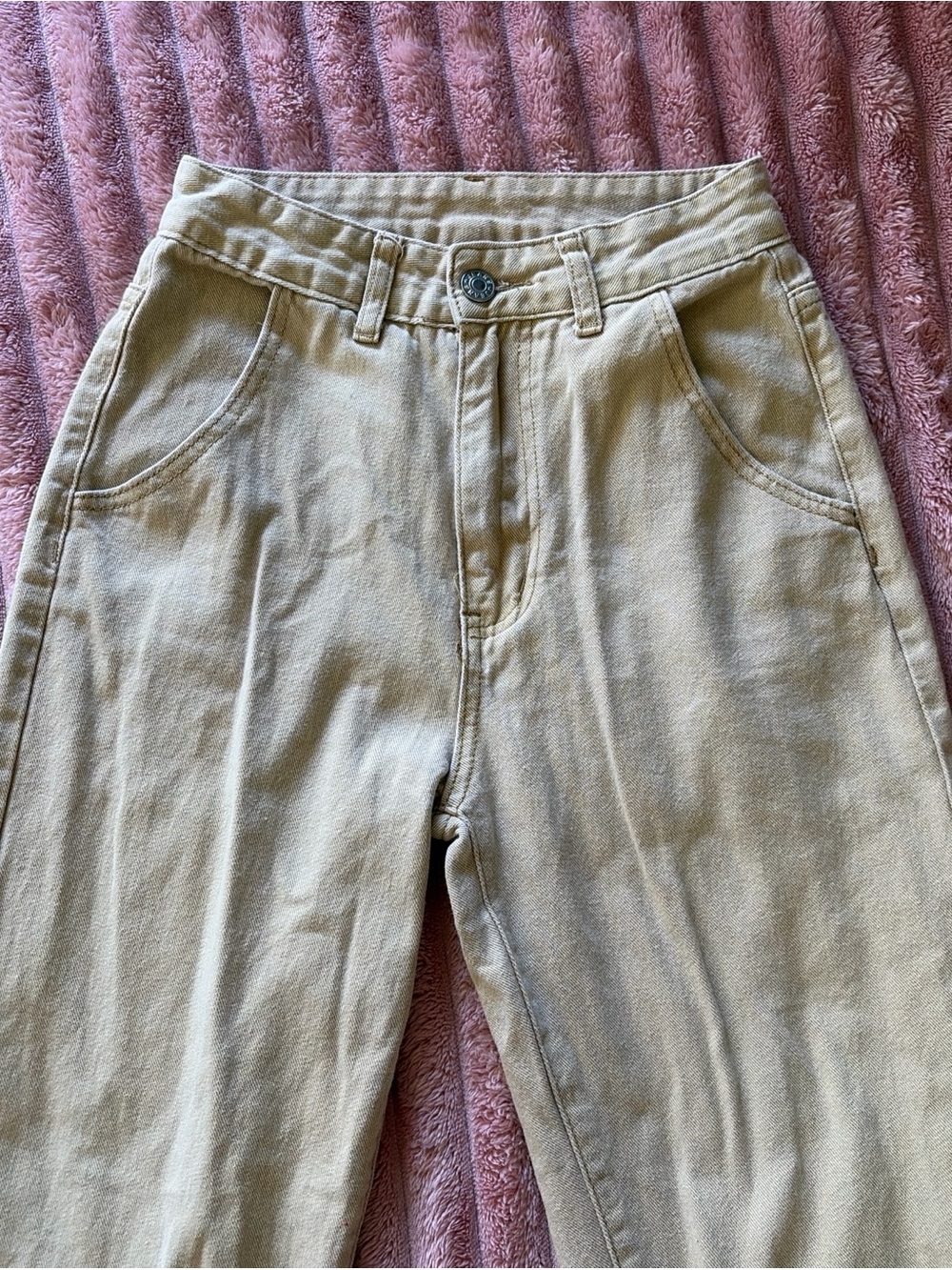 High-Rise Tan Women’s Jeans with Front Pockets